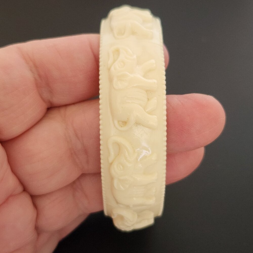 VINTAGE Raised Elephant Bangle Bracelet Vintage Faux Ivory